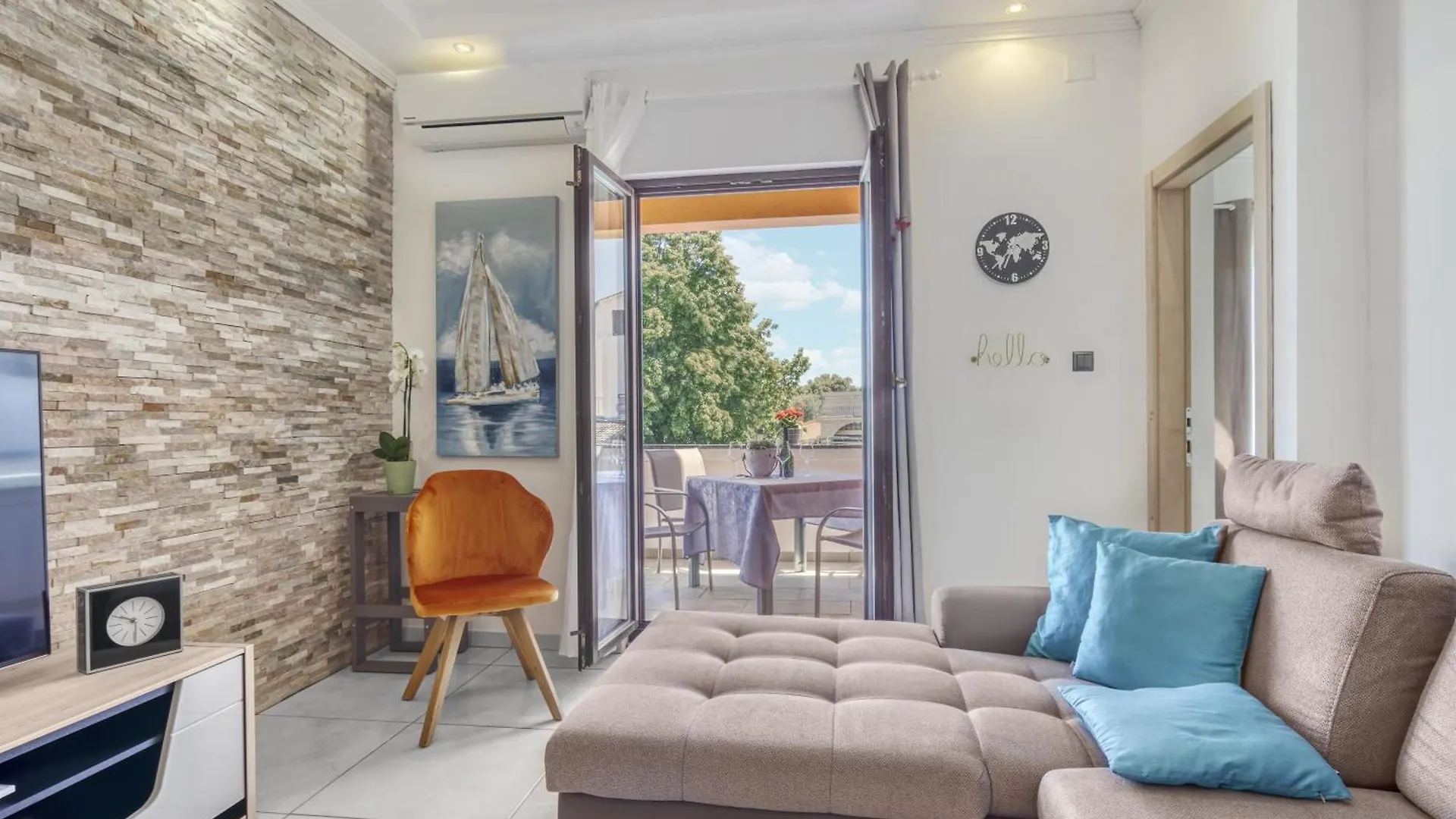 Charming House On The Beach And Deluxe Apartment プーラ
