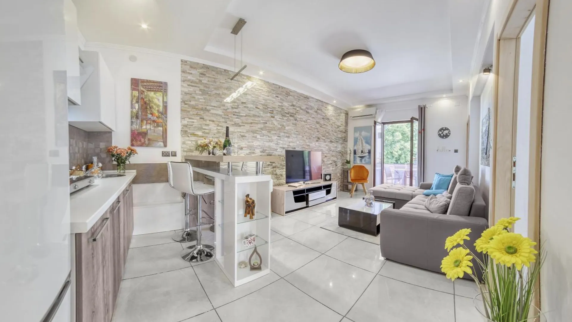 Charming House On The Beach And Deluxe Apartment プーラ クロアチア