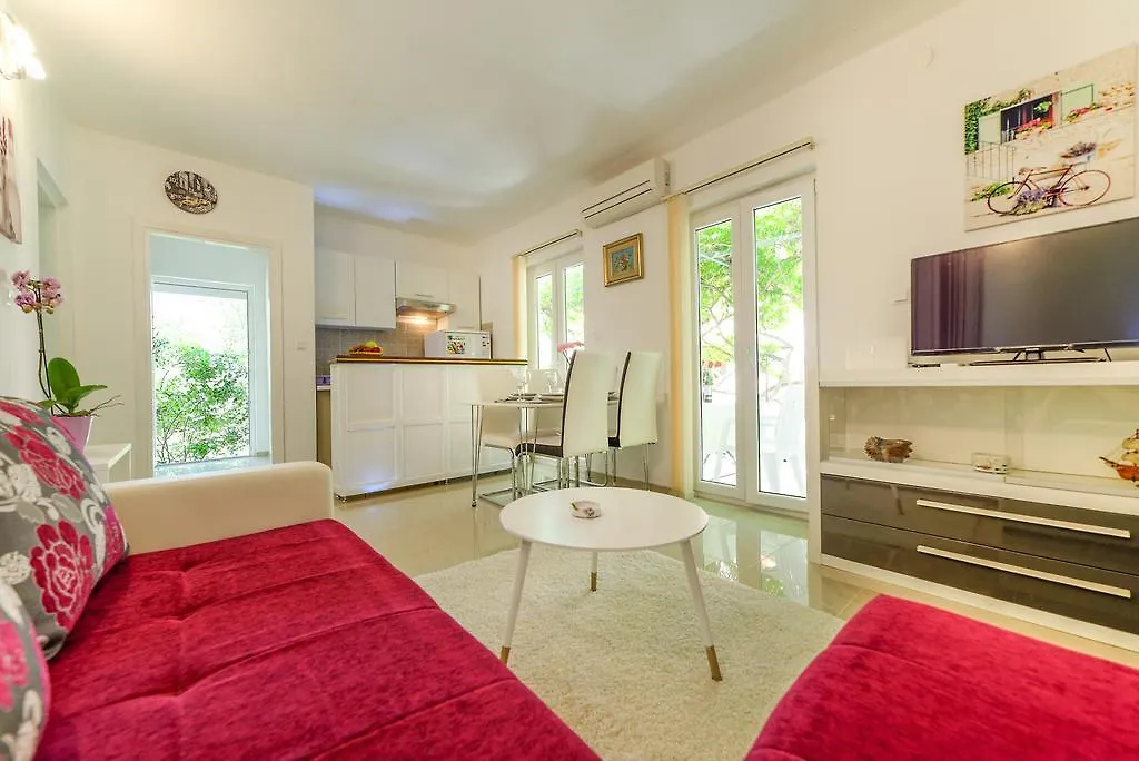 Charming House On The Beach And Deluxe Apartment プーラ 0*,  クロアチア