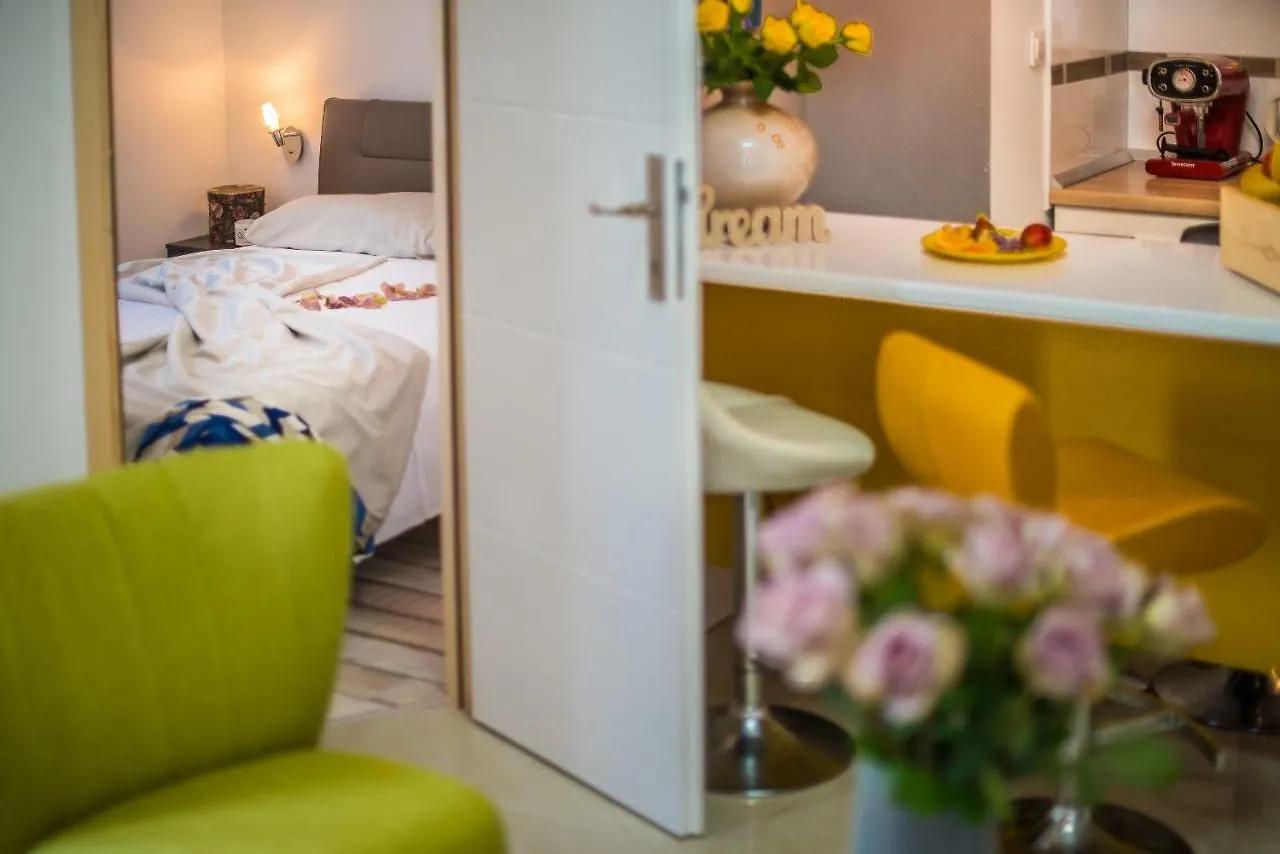 Charming House On The Beach And Deluxe Apartment プーラ クロアチア