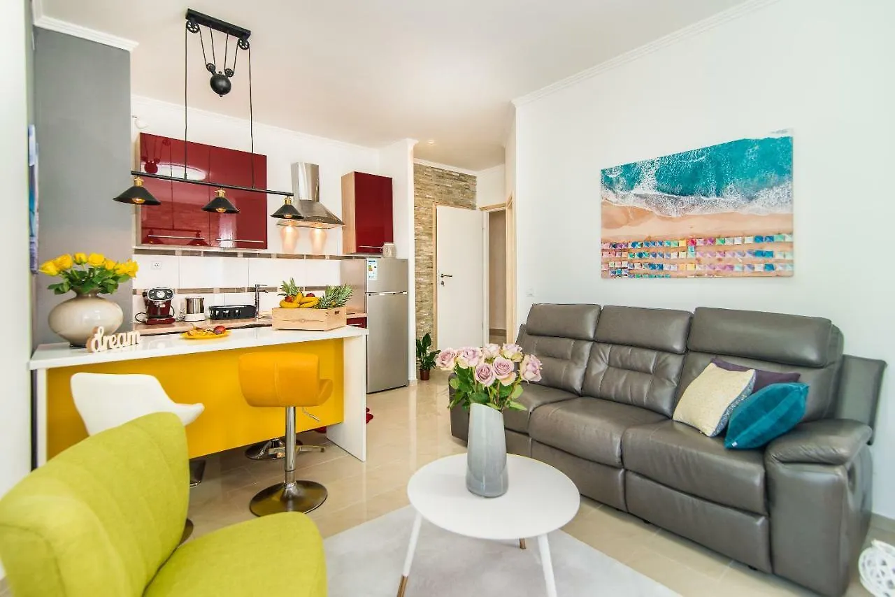 Charming House On The Beach And Deluxe Apartment プーラ