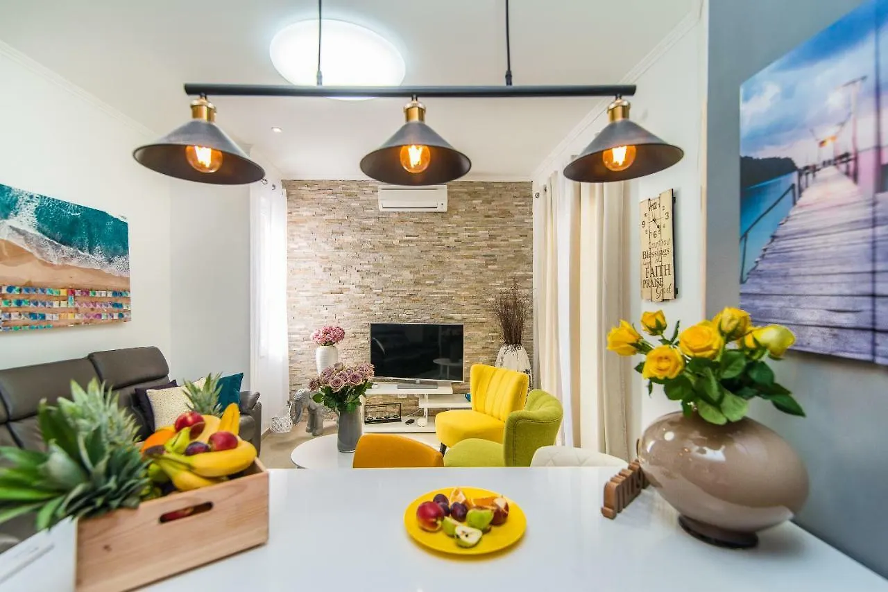 Charming House On The Beach And Deluxe Apartment プーラ クロアチア