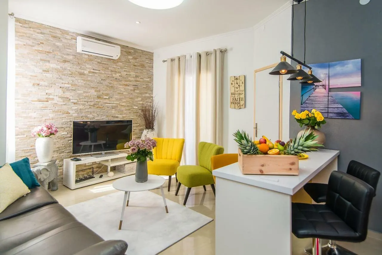 Charming House On The Beach And Deluxe Apartment プーラ