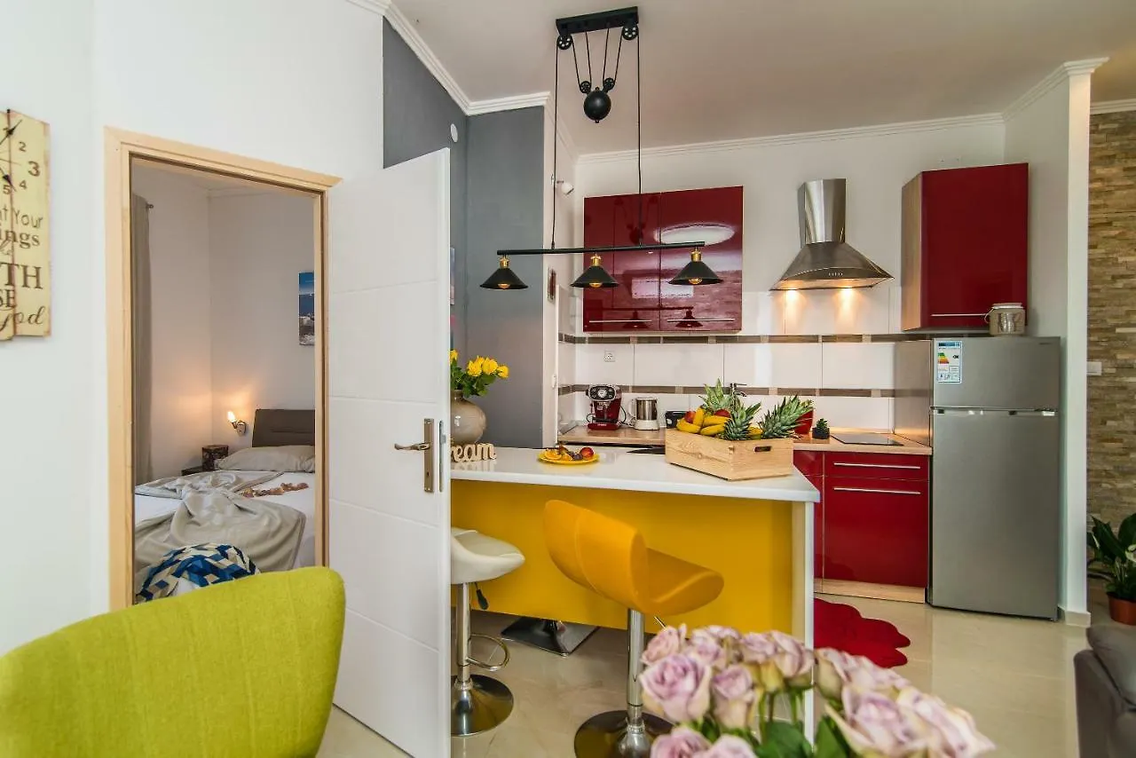Charming House On The Beach And Deluxe Apartment プーラ